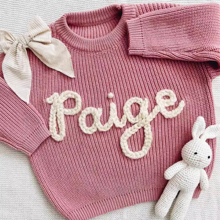 Personalisierter handgestickter Babypullover 